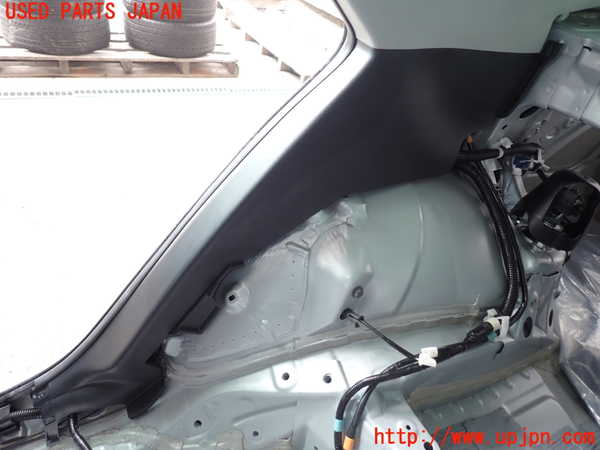 2UPJ-9239407675]マークX(GRX130)右リアピラートリム 中古_3