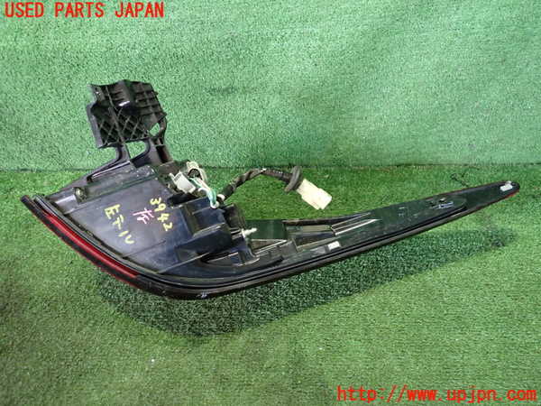 2UPJ-9239421536]アウトランダーPHEV(GN0W)左テールランプ 中古_3
