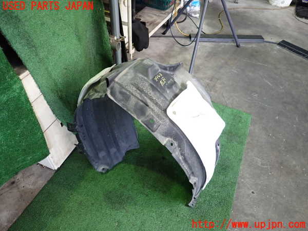 2UPJ-9239421090]アウトランダーPHEV(GN0W)右前フェンダーライナー 中古_2