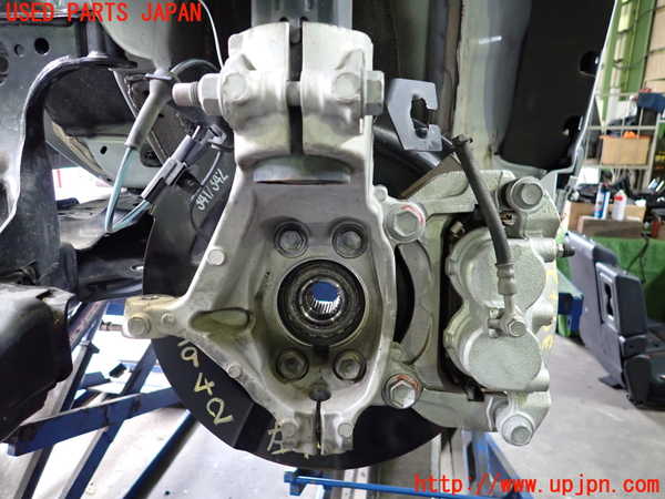 2UPJ-9239424295]アウトランダーPHEV(GN0W)左フロントナックルハブ (ジャンク品) 中古_2