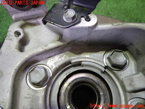 2UPJ-9239424305]アウトランダーPHEV(GN0W)左リアナックルハブ (ジャンク品) 中古_3