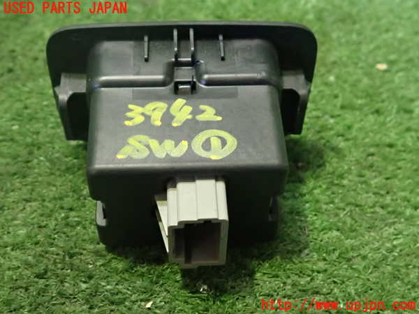 2UPJ-9239426306]アウトランダーPHEV(GN0W)スイッチ1 (トランク) 中古_2