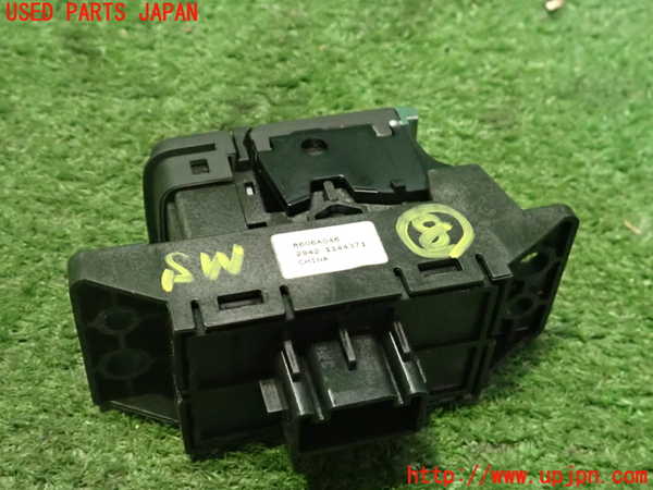 2UPJ-9239426313]アウトランダーPHEV(GN0W)スイッチ8 (AUTO HOLD) 中古_2