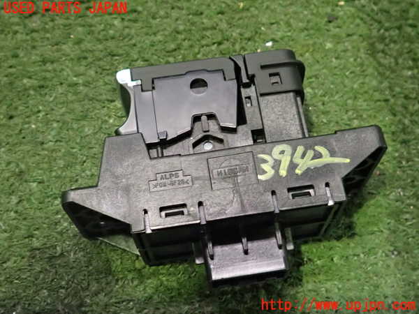 2UPJ-9239426313]アウトランダーPHEV(GN0W)スイッチ8 (AUTO HOLD) 中古_3