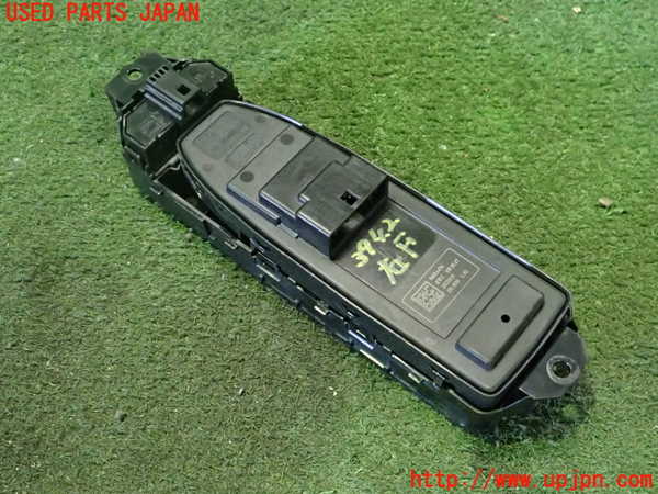 2UPJ-9239426240]アウトランダーPHEV(GN0W)右前パワーウィンドウスイッチ 中古_2