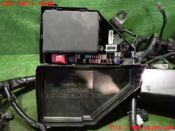 2UPJ-9239426741]アウトランダーPHEV(GN0W)ヒューズボックス1 (ジャンク品) 中古_2