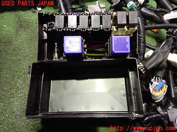 2UPJ-9239426741]アウトランダーPHEV(GN0W)ヒューズボックス1 (ジャンク品) 中古_3