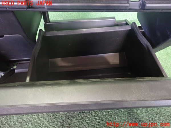 2UPJ-9239427516]アウトランダーPHEV(GN0W)グローブボックス1 中古_2