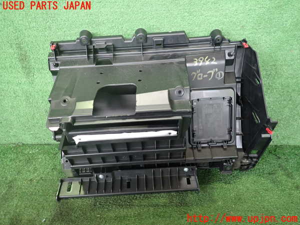 2UPJ-9239427516]アウトランダーPHEV(GN0W)グローブボックス1 中古_3