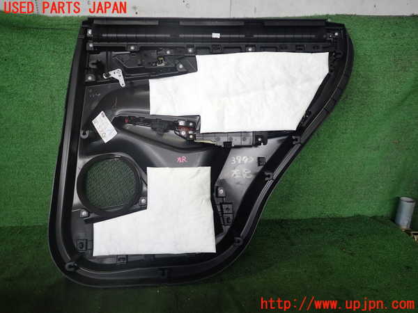2UPJ-9239421324]アウトランダーPHEV(GN0W)左後ドア内張り 中古_4