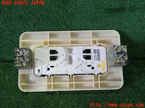 2UPJ-9239426412]アウトランダーPHEV(GN0W)ルームランプ2 (真中 2列目) 中古_2