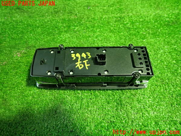 1UPJ-9239436240]ベンツ C180 W204(204049)右前パワーウィンドウスイッチ 中古_2