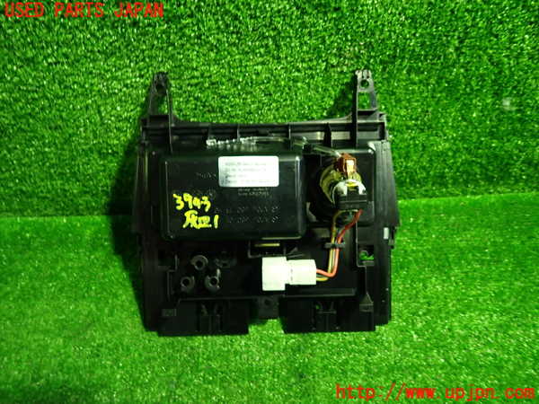 1UPJ-9239437821]ベンツ C180 W204(204049)灰皿1 中古_4