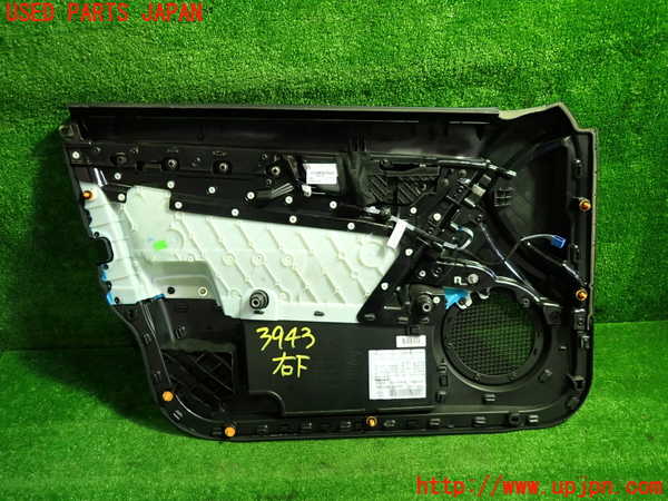 1UPJ-9239431234]ベンツ C180 W204(204049)右前ドア内張り 中古_3