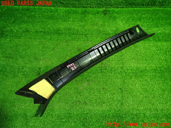 1UPJ-9239437660]ベンツ C180 W204(204049)左フロントピラートリム 中古_3