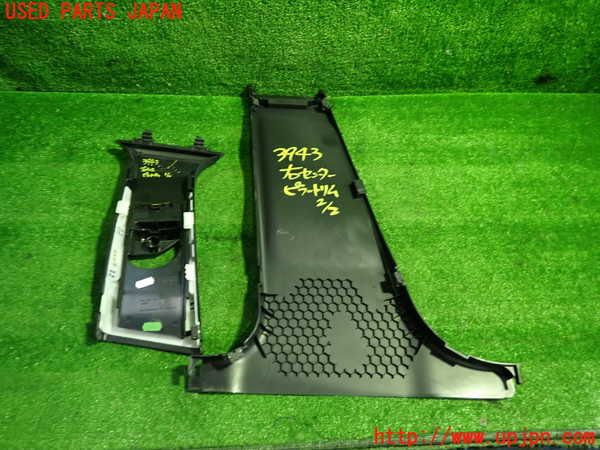 1UPJ-9239437665]ベンツ C180 W204(204049)右センターピラートリム 中古_2