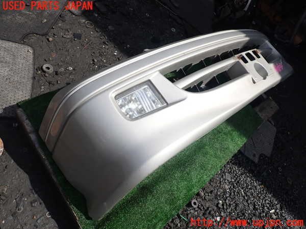 1UPJ-9239441010]ハイエースワゴン100系(KZH106W)フロントバンパー 中古_4