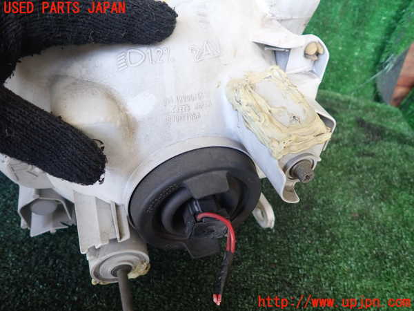 1UPJ-9239441130]ハイエースワゴン100系(KZH106W)右ヘッドライト ハロゲン 中古_4