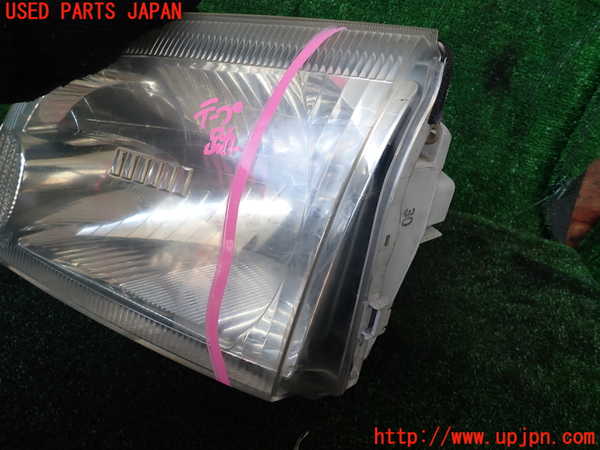 1UPJ-9239441132]ハイエースワゴン100系(KZH106W)左ヘッドライト ハロゲン 中古_2