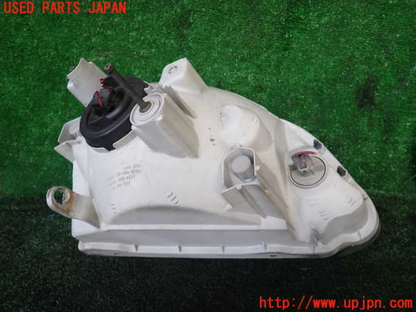 1UPJ-9239441132]ハイエースワゴン100系(KZH106W)左ヘッドライト ハロゲン 中古_3