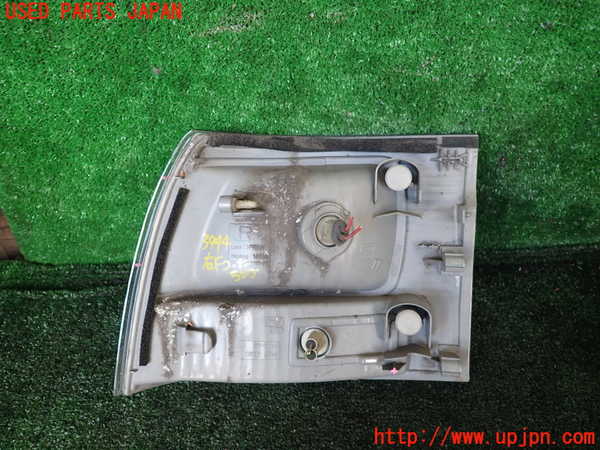 1UPJ-9239441150]ハイエースワゴン100系(KZH106W)右コーナーランプ 中古_3