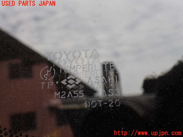 1UPJ-9239441380]ハイエースワゴン100系(KZH106W)右クォーターガラス 中古(M2A55)_3