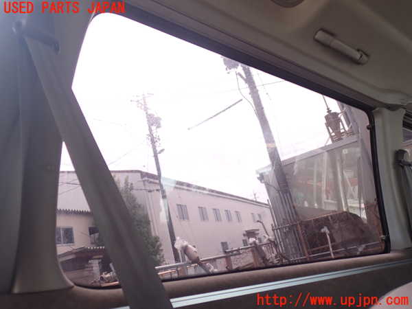 1UPJ-9239441382]ハイエースワゴン100系(KZH106W)左クォーターガラス 中古(M2A45)_2