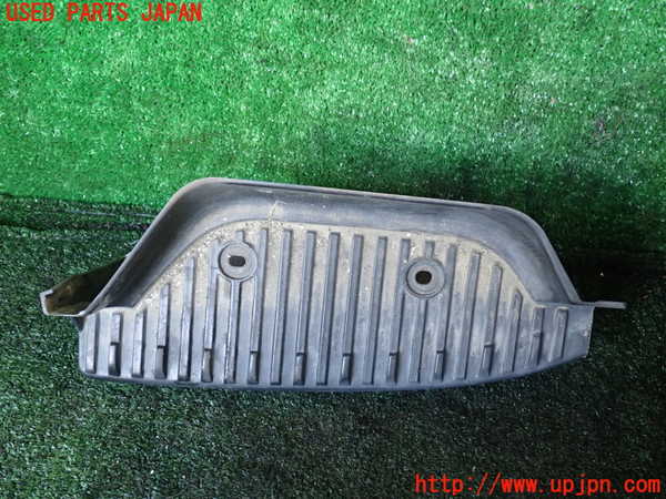 1UPJ-9239441390]ハイエースワゴン100系(KZH106W)右サイドステップ 中古_2