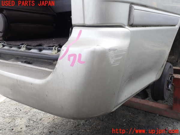 1UPJ-9239441610]ハイエースワゴン100系(KZH106W)リアバンパー 中古_3