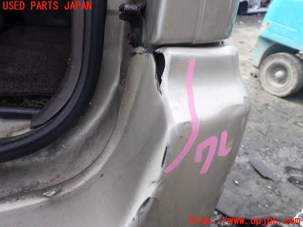 1UPJ-9239441610]ハイエースワゴン100系(KZH106W)リアバンパー 中古_4