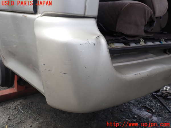 1UPJ-9239441610]ハイエースワゴン100系(KZH106W)リアバンパー 中古_5