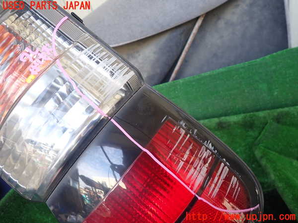 1UPJ-9239441530]ハイエースワゴン100系(KZH106W)右テールランプ 中古_2
