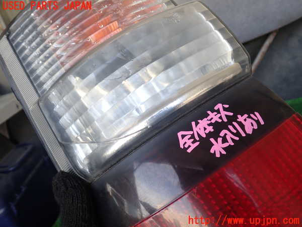 1UPJ-9239441536]ハイエースワゴン100系(KZH106W)左テールランプ 中古_2