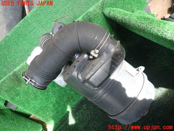 1UPJ-9239442560]ハイエースワゴン100系(KZH106W)エアクリーナーボックス 中古_2