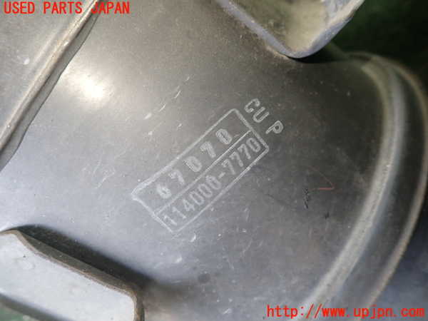 1UPJ-9239442560]ハイエースワゴン100系(KZH106W)エアクリーナーボックス 中古_4