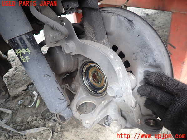 1UPJ-9239444295]ハイエースワゴン100系(KZH106W)左フロントナックルハブ 中古_2