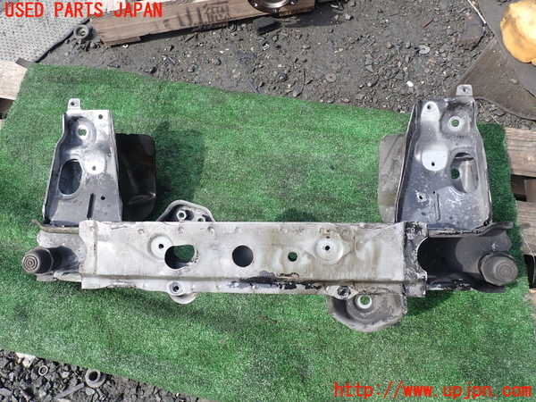 1UPJ-9239445285]ハイエースワゴン100系(KZH106W)フロントメンバー 中古_2