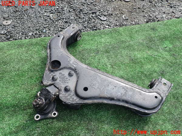 1UPJ-9239445186]ハイエースワゴン100系(KZH106W)左フロントロアアーム1 中古_2
