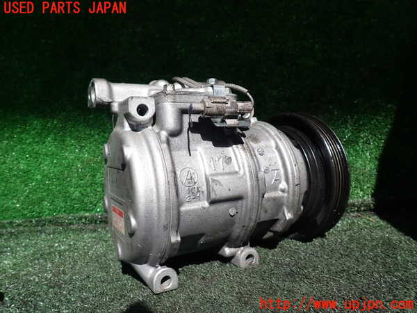 1UPJ-9239446025]ハイエースワゴン100系(KZH106W)エアコンコンプレッサー 中古_2