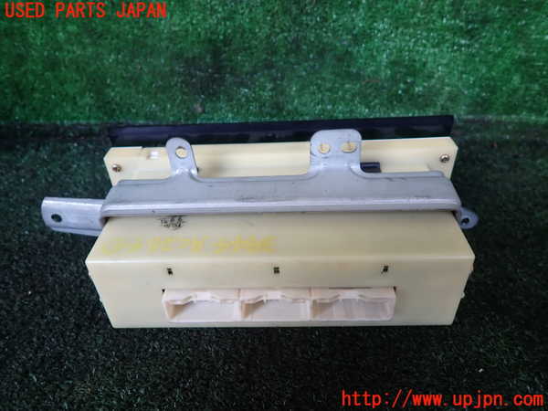 1UPJ-9239446066]ハイエースワゴン100系(KZH106W)エアコンスイッチ1 中古_3