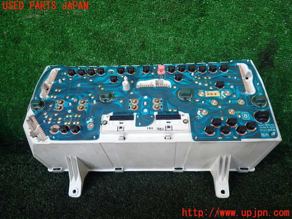 1UPJ-9239446170]ハイエースワゴン100系(KZH106W)スピードメーター 中古_3