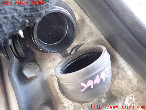 1UPJ-9239446792]ハイエースワゴン100系(KZH106W)ウォッシャータンク2 中古_2