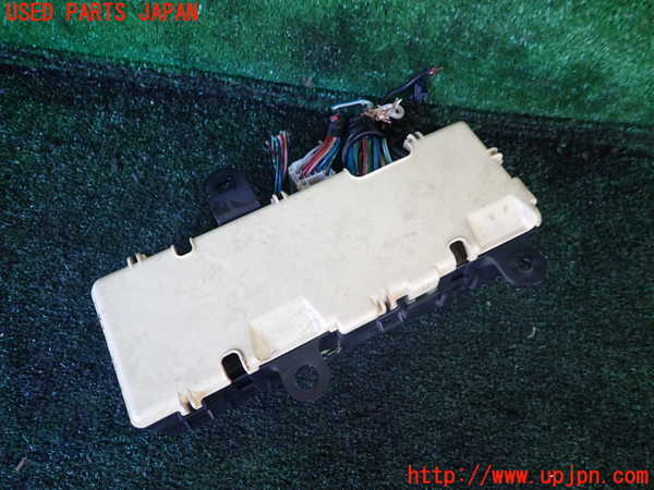 1UPJ-9239446741]ハイエースワゴン100系(KZH106W)ヒューズボックス1 中古_2