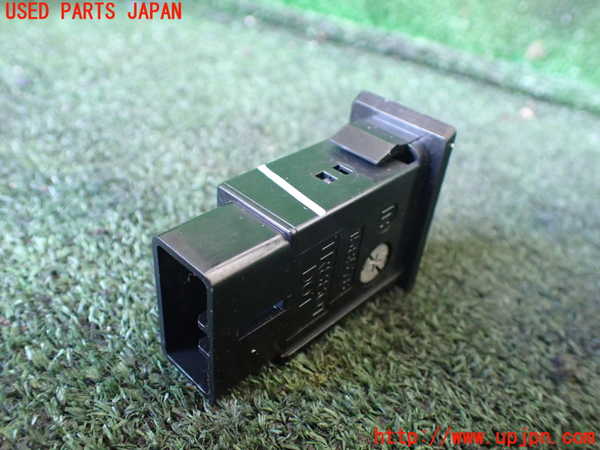 1UPJ-9239446290]ハイエースワゴン100系(KZH106W)ハザードスイッチ 中古_2