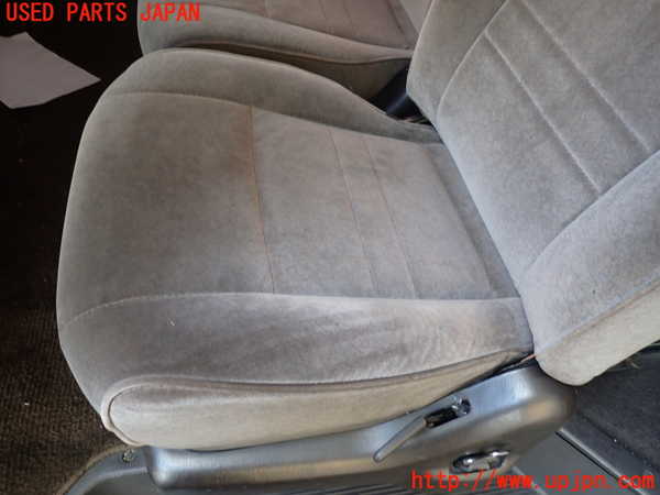 1UPJ-9239447175]ハイエースワゴン100系(KZH106W)左2列目シート 中古_3