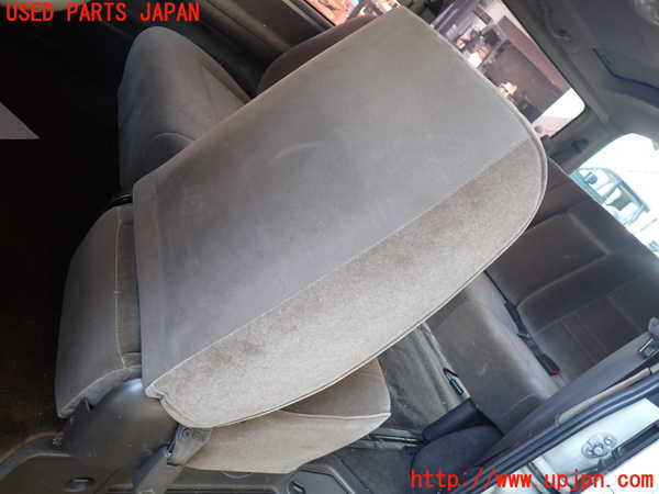 1UPJ-9239447175]ハイエースワゴン100系(KZH106W)左2列目シート 中古_4