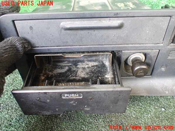 1UPJ-9239447821]ハイエースワゴン100系(KZH106W)灰皿1 中古_3