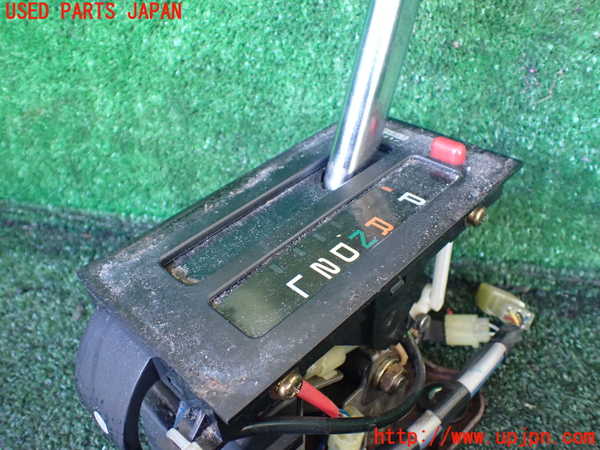 1UPJ-9239447555]ハイエースワゴン100系(KZH106W)ATシフトレバー 中古_2