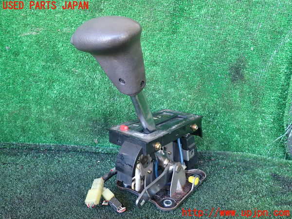 1UPJ-9239447555]ハイエースワゴン100系(KZH106W)ATシフトレバー 中古_3
