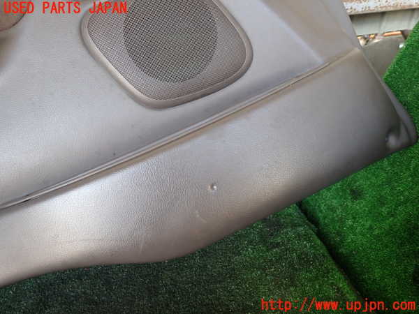 1UPJ-9239441264]ハイエースワゴン100系(KZH106W)左前ドア内張り 中古_3